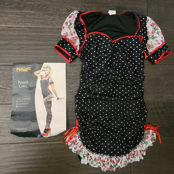 Pin-up girl Halloween costume - Picture 2 of 4